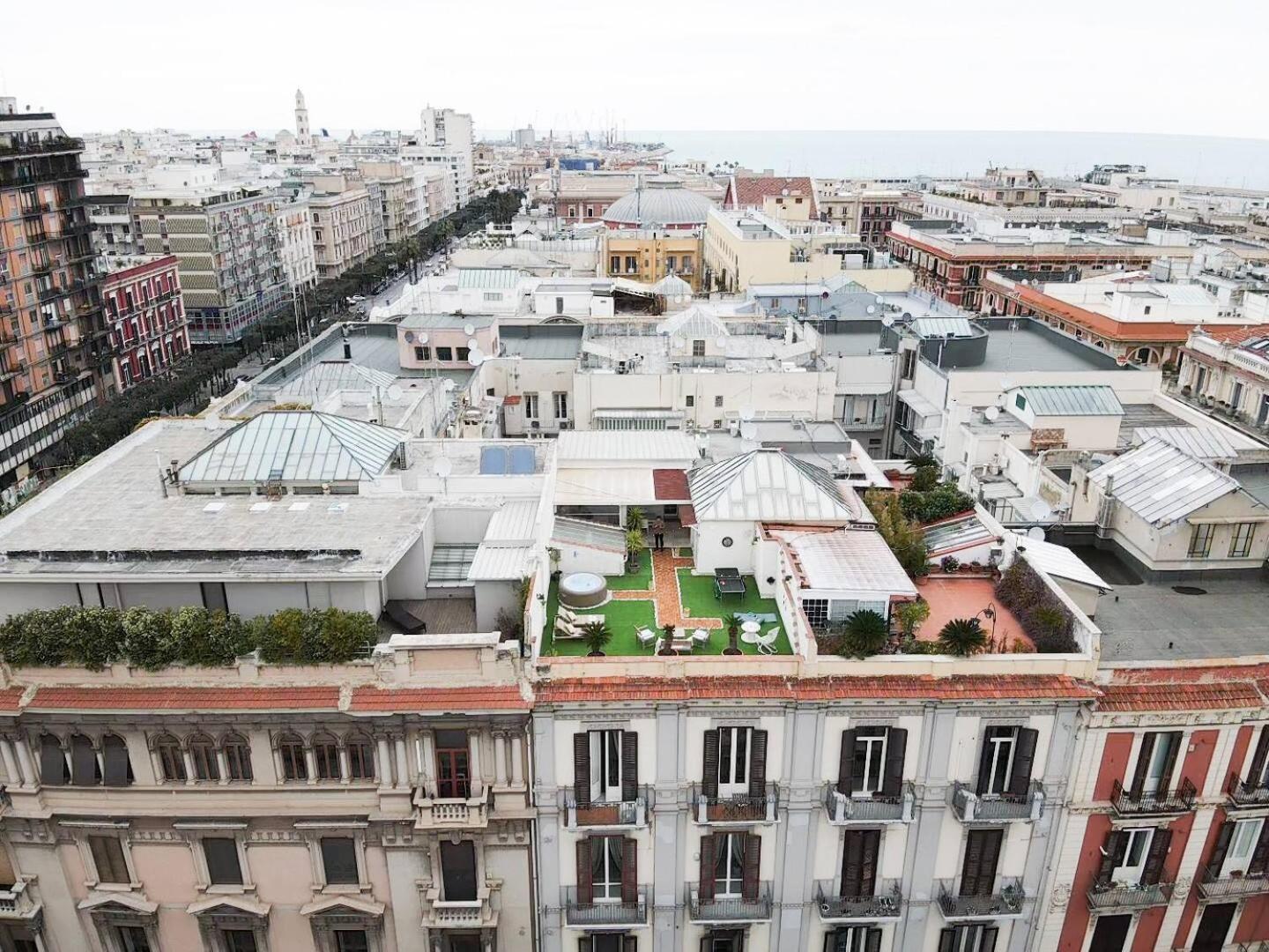 150Mq Rooftop Paradise - Spacious Private Terrace Bari Luaran gambar